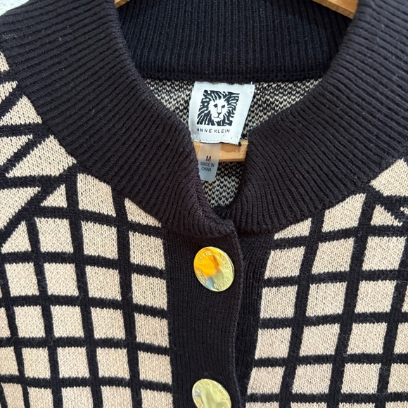 Anne Klein Geometric Knit Shawl Poncho – Gold Button Cape, Size M - Picture 3 of 7